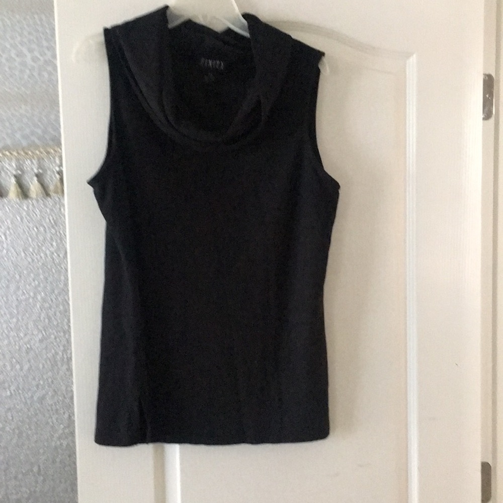 Sleeveless shirt